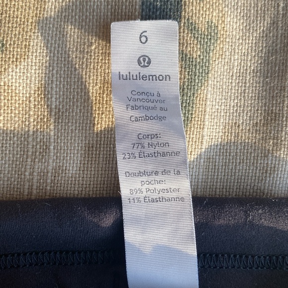 Lululemon black capri leggings size 6 - Picture 2 of 3
